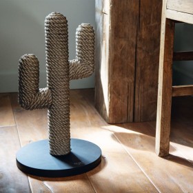 Designed by Lotte Poste rascador de gatos Cactus madera 35x60