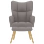 Sillón de relax con taburete de tela gris taupé