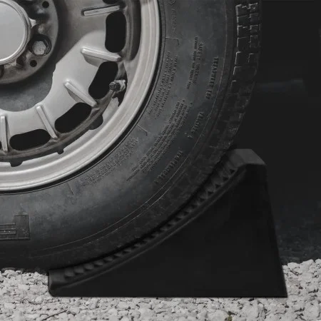 Wheel chocks 4 pieces rubber 16x9x9 cm by vidaXL, Vehicle wheel chocks - Ref: Foro24-150990, Price: 34,19 €, Discount: %