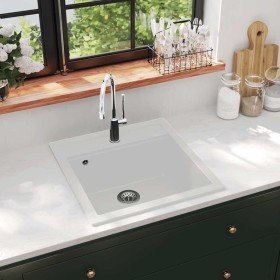 Fregadero de cocina de granito con un seno blanco