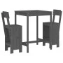 3-teiliges Set aus grauem Kiefernholz-Gartentisch und hohen Hockern von , Gartensets - Ref: Foro24-3157795, Preis: 227,77 €, ...