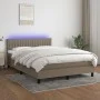 Cama box spring colchón y luces LED tela gris taupe 140x200 cm de , Camas y somieres - Ref: Foro24-3133321, Precio: 449,41 €,...