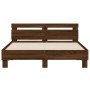 Cama con cabecero madera de ingeniería marrón roble 140x190 cm de , Camas y somieres - Ref: Foro24-3207440, Precio: 178,83 €,...