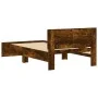 Cama con cabecero madera de ingeniería roble ahumado 100x200 cm de , Camas y somieres - Ref: Foro24-838621, Precio: 121,34 €,...