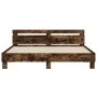 Cama con cabecero madera de ingeniería roble ahumado 160x200 cm de , Camas y somieres - Ref: Foro24-3207410, Precio: 149,92 €...