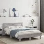 Sonoma-graues Holzwerkstoffbett mit Kopfteil 135 x 190 cm von , Betten und Lattenroste - Ref: Foro24-3207446, Preis: 138,51 €...