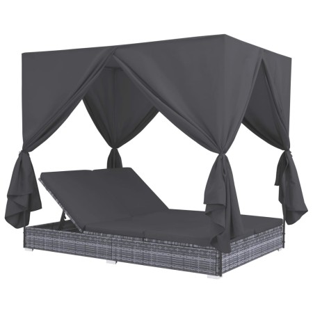 Liegebett mit grauen Vorhängen aus synthetischem Rattan von vidaXL, Betten im Freien - Ref: Foro24-45647, Preis: 478,45 €, Ra...