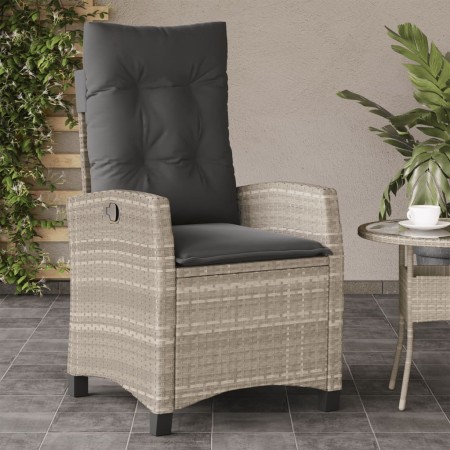 Verstellbarer Gartenliegestuhl mit hellgrauen PE-Rattan-Kissen. von , Gartenstühle - Ref: Foro24-365214, Preis: 128,45 €, Rab...