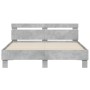 Cama con cabecero madera de ingeniería gris hormigón 150x200 cm de , Camas y somieres - Ref: Foro24-3207416, Precio: 122,57 €...