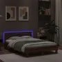 Estructura de cama cabecero y luces LED marrón roble 120x190 cm de , Camas y somieres - Ref: Foro24-3207580, Precio: 147,64 €...