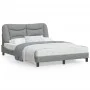 Estructura de cama con luces LED tela gris claro 140x200 cm de , Camas y somieres - Ref: Foro24-3213704, Precio: 234,64 €, De...