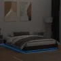Estructura de cama con luces LED roble marrón 150x200 cm de , Camas y somieres - Ref: Foro24-3209792, Precio: 180,99 €, Descu...