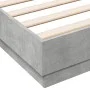 Concrete gray engineered wood bed frame 135x190cm by , Beds and slatted bases - Ref: Foro24-3209880, Price: 119,48 €, Discoun...