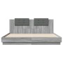 Cama con cabecero madera ingeniería gris Sonoma 200x200 cm de , Camas y somieres - Ref: Foro24-3209896, Precio: 252,66 €, Des...
