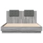 Sonoma-graues Holzwerkstoffbett mit Kopfteil 140 x 200 cm von , Betten und Lattenroste - Ref: Foro24-3209924, Preis: 175,10 €...