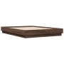 Estructura de cama con luces LED roble marrón 135x190 cm de , Camas y somieres - Ref: Foro24-3209820, Precio: 142,49 €, Descu...