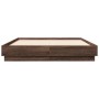 Estructura de cama con luces LED roble marrón 135x190 cm de , Camas y somieres - Ref: Foro24-3209820, Precio: 142,49 €, Descu...