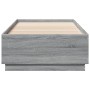 Estructura de cama con luces LED madera gris Sonoma 90x200 cm de , Camas y somieres - Ref: Foro24-3209637, Precio: 139,39 €, ...