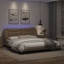 Estructura de cama con luz LED cuero PE capuchino 180x200 cm de , Camas y somieres - Ref: Foro24-3213952, Precio: 242,73 €