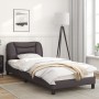 Bettgestell mit Kopfteil aus grauem Kunstleder 90x190 cm von , Betten und Lattenroste - Ref: Foro24-3207970, Preis: 149,87 €,...
