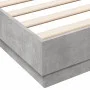 Estructura de cama madera de ingeniería gris hormigón 160x200cm de , Camas y somieres - Ref: Foro24-3209845, Precio: 134,02 €...