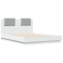 Estructura cama con cabecero madera ingeniería blanco 135x190cm de , Camas y somieres - Ref: Foro24-3209954, Precio: 170,51 €