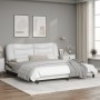 Estructura de cama con luz LED cuero PE blanco negro 180x200 cm de , Camas y somieres - Ref: Foro24-3213954, Precio: 269,61 €...