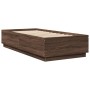 Estructura de cama madera de ingeniería roble marrón 90x200 cm de vidaXL, Camas y somieres - Ref: Foro24-3209729, Precio: 118...