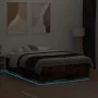 Estructura cama con luces LED madera roble ahumado 135x190 cm de vidaXL, Camas y somieres - Ref: Foro24-3209650, Precio: 162,...