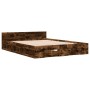 Bett aus geräuchertem Eichenholzwerkstoff mit Schubladen, 140 x 200 cm von vidaXL, Betten und Lattenroste - Ref: Foro24-32807...