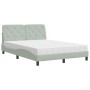 Cama con colchón terciopelo gris claro 140x190 cm