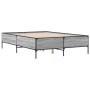 Sonoma-graues Metall-Holzwerkstoff-Bettgestell, 135 x 190 cm von vidaXL, Betten und Lattenroste - Ref: Foro24-3279815, Preis:...