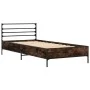 Estructura cama madera ingeniería metal roble ahumado 90x200 cm de vidaXL, Camas y somieres - Ref: Foro24-845584, Precio: 66,...