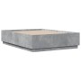 Betongrauer Bettrahmen aus Holzwerkstoff, 140 x 190 cm von vidaXL, Betten und Lattenroste - Ref: Foro24-3209733, Preis: 151,1...