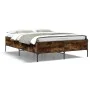 Estructura cama madera ingeniería metal roble ahumado 135x190cm de vidaXL, Camas y somieres - Ref: Foro24-3279814, Precio: 14...