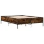 Estructura cama madera ingeniería metal roble ahumado 135x190cm de vidaXL, Camas y somieres - Ref: Foro24-3279814, Precio: 14...