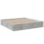 Betongrauer Bettrahmen aus Holzwerkstoff, 200 x 200 cm von vidaXL, Betten und Lattenroste - Ref: Foro24-3280989, Preis: 139,9...