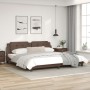 Bettgestell mit Kopfteil aus braunem Kunstleder, 200 x 200 cm von , Betten und Lattenroste - Ref: Foro24-3208207, Preis: 203,...