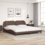 Bett mit brauner Kunstledermatratze 200x200 cm von , Betten und Lattenroste - Ref: Foro24-3208889, Preis: 464,79 €, Rabatt: %