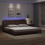 Estructura cama con luces LED cuero sintético marrón 200x200 cm