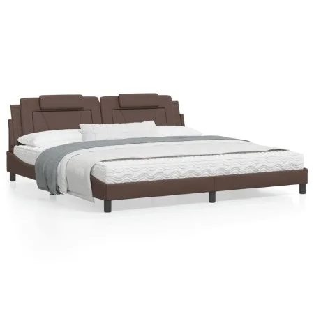 Estructura de cama cabecero cuero sintético marrón 200x200 cm de , Camas y somieres - Ref: Foro24-3208119, Precio: 209,29 €, ...