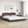 Cama con colchón cuero sintético marrón 200x200 cm de , Camas y somieres - Ref: Foro24-3208819, Precio: 471,15 €, Descuento: %