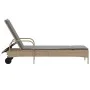 Tumbona con ruedas y cojín ratán sintético beige de , Tumbonas - Ref: Foro24-368311, Precio: 171,35 €, Descuento: %