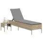 Tumbona con cojín y mesita ratán sintético beige de , Tumbonas - Ref: Foro24-4002731, Precio: 168,19 €, Descuento: %