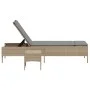 Tumbona con cojín y mesita ratán sintético beige de , Tumbonas - Ref: Foro24-4002731, Precio: 168,19 €, Descuento: %