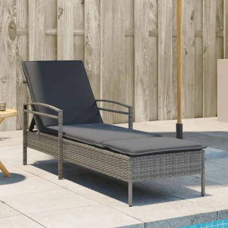 Tumbona con cojín ratán sintético gris 63x200x81 cm de , Tumbonas - Ref: Foro24-368301, Precio: 156,20 €, Descuento: %