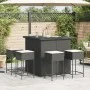 Tisch und hohe Gartenhocker 5-teilig mit schwarzen PE-Rattan-Kissen. von , Gartensets - Ref: Foro24-3261503, Preis: 497,55 €,...