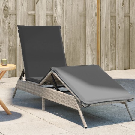 Liegestuhl mit hellem grauem synthetischem Rattan-Kissen. von , Liegen - Ref: Foro24-4002706, Preis: 146,97 €, Rabatt: %