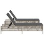 Liegestühle mit Tisch, 2 Stück, aus hellem grauem Kunststoff-Rattan. von , Liegen - Ref: Foro24-4002751, Preis: 278,25 €, Rab...
