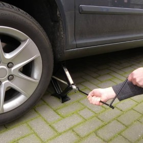 Carpoint Gato de tijera 1500 kg negro by , Forklifts - Ref: Foro24-439321, Price: 28,27 €, Discount: %